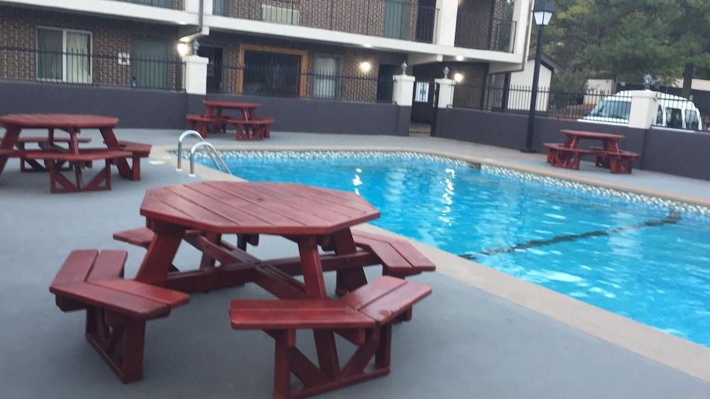 Econo Lodge Inn&Suites Huntsville Extérieur photo